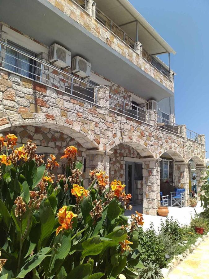 Golden Dolphin Studios & Apartments Alykes  Exterior foto